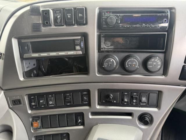 NISSAN DIESEL QUON 2013 Image 31