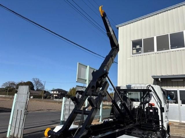 MITSUBISHI FUSOU FIGHTER 2025 Image 31