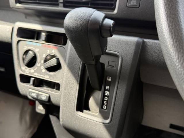 DAIHATSU HIJET CARGO 4WD 2023 Image 31