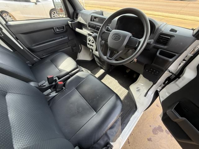 DAIHATSU HIJET CARGO 4WD 2023 Image 31