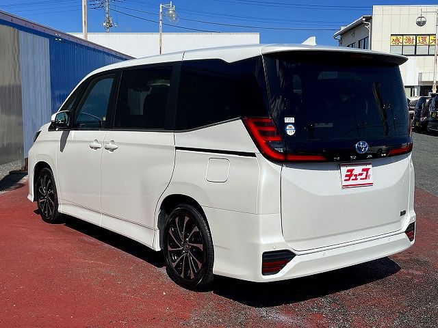 TOYOTA NOAH HYBRID 2024 Image 31