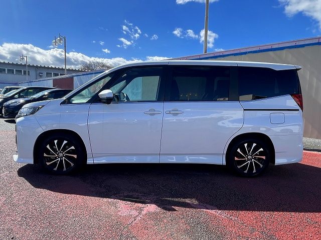 TOYOTA NOAH HYBRID 2024 Image 31