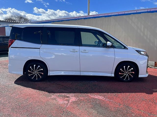 TOYOTA NOAH HYBRID 2024 Image 31