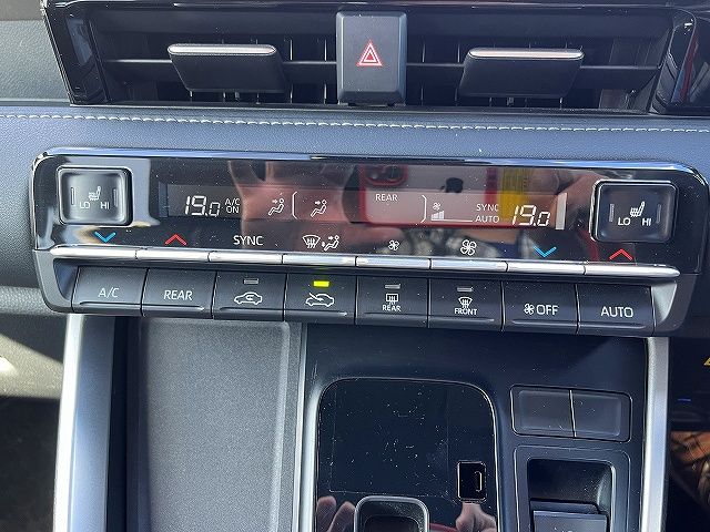 TOYOTA NOAH HYBRID 2024 Image 31