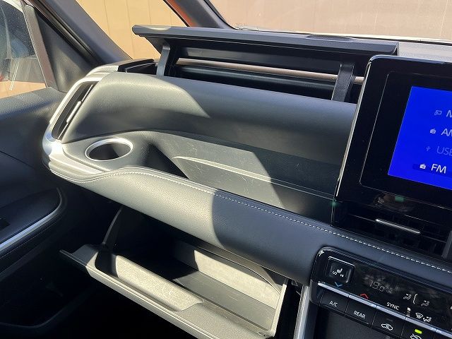 TOYOTA NOAH HYBRID 2024 Image 31