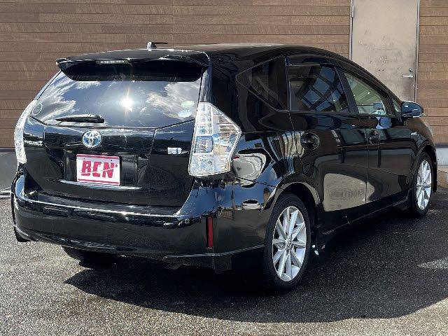 TOYOTA PRIUS ALPHA 2013 Image 31