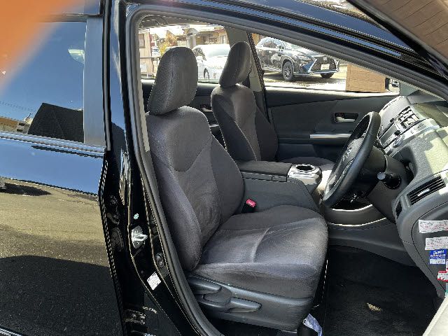 TOYOTA PRIUS ALPHA 2013 Image 31