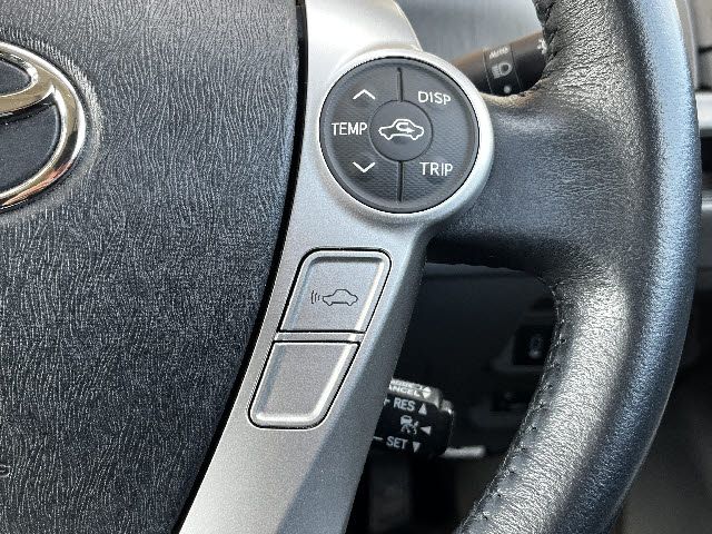 TOYOTA PRIUS ALPHA 2013 Image 31