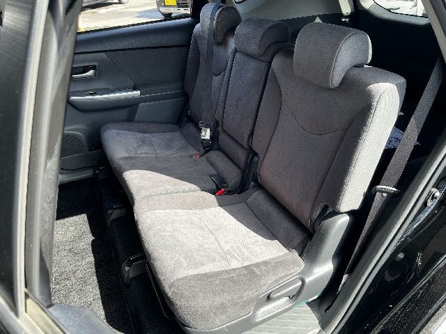 TOYOTA PRIUS ALPHA 2013 Image 31