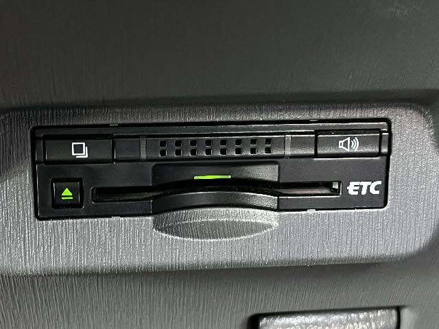 TOYOTA PRIUS ALPHA 2013 Image 31