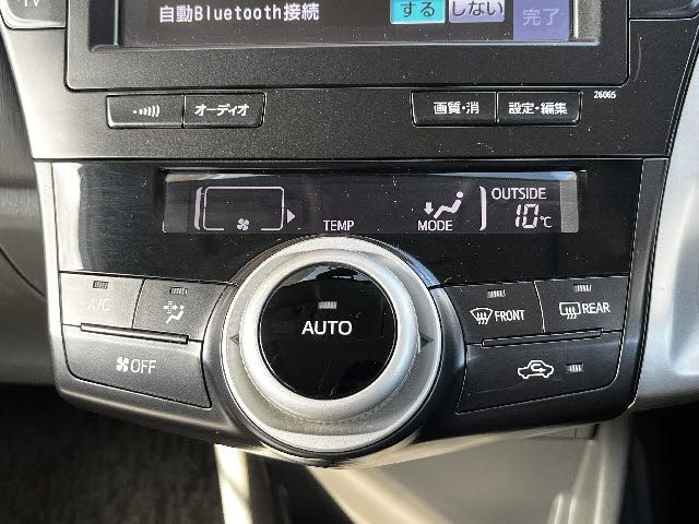 TOYOTA PRIUS ALPHA 2013 Image 31