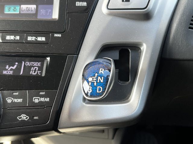 TOYOTA PRIUS ALPHA 2013 Image 31