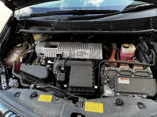 TOYOTA PRIUS ALPHA 2013 Image 31