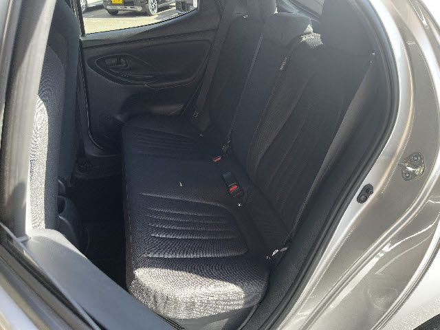 TOYOTA YARIS HYBRID 2020 Image 31