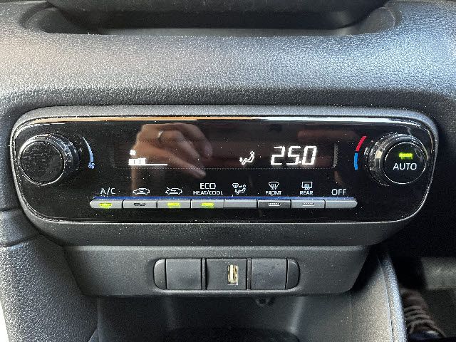 TOYOTA YARIS HYBRID 2020 Image 31