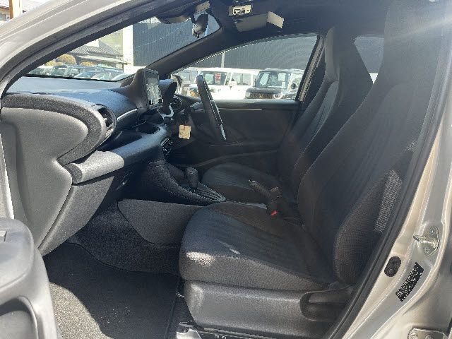 TOYOTA YARIS HYBRID 2020 Image 31