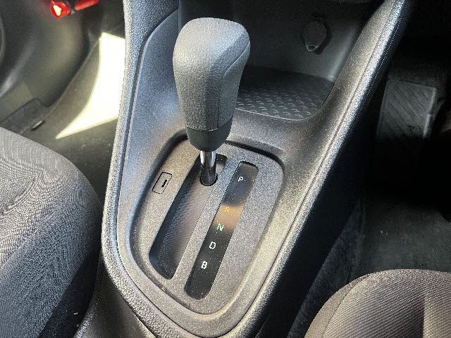 TOYOTA YARIS HYBRID 2020 Image 31