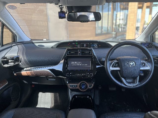 TOYOTA PRIUS 2016 Image 31