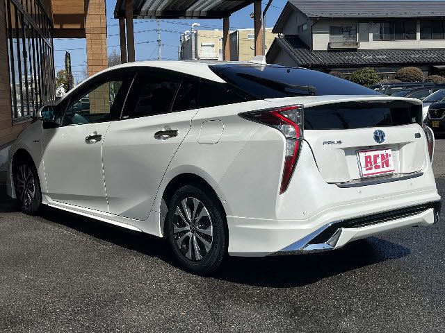 TOYOTA PRIUS 2016 Image 31