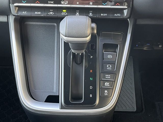 TOYOTA NOAH HYBRID 2024 Image 31