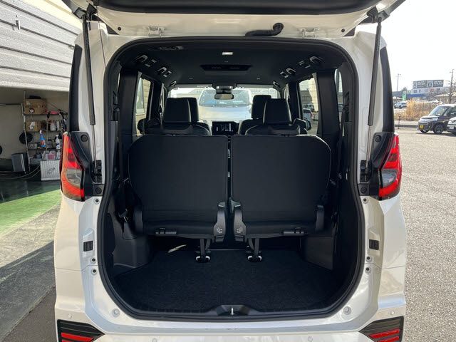 TOYOTA NOAH HYBRID 2024 Image 31