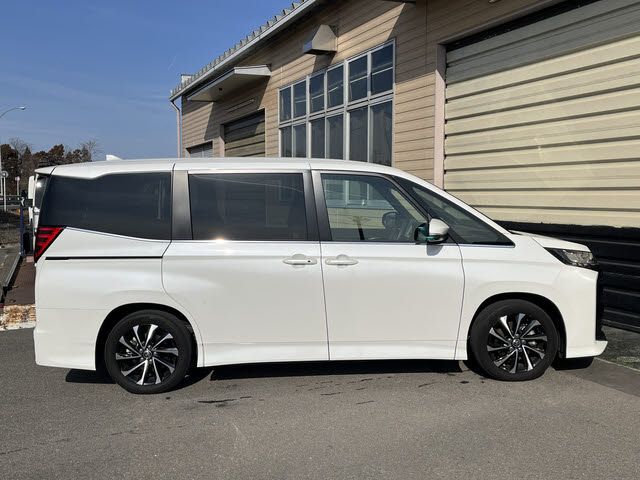 TOYOTA NOAH HYBRID 2024 Image 31