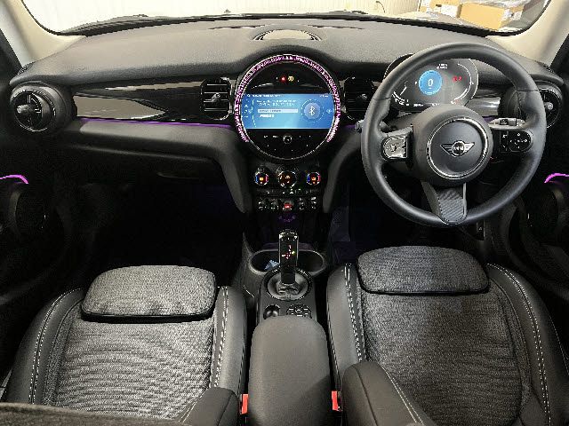 BMW MINI COOPER D 5DOOR 2021 Image 31