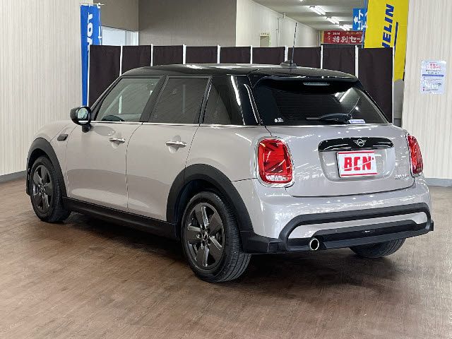 BMW MINI COOPER D 5DOOR 2021 Image 31