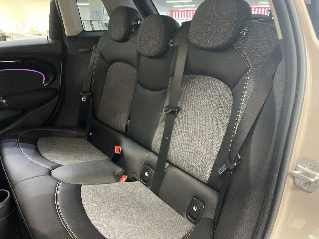 BMW MINI COOPER D 5DOOR 2021 Image 31