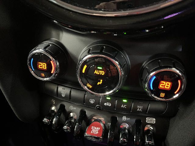 BMW MINI COOPER D 5DOOR 2021 Image 31