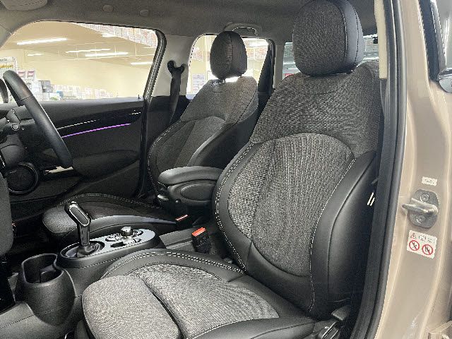 BMW MINI COOPER D 5DOOR 2021 Image 31