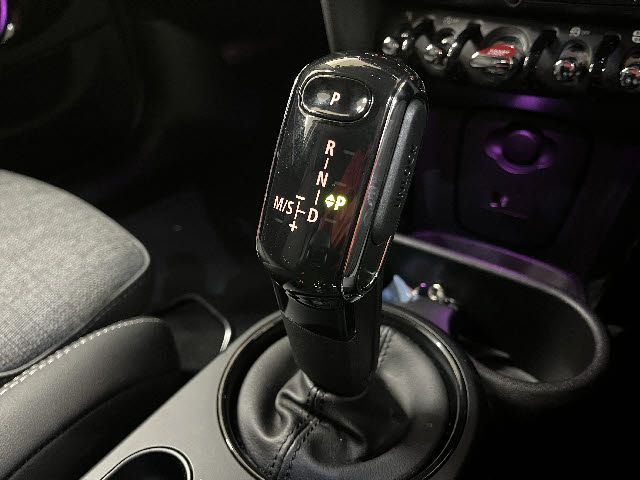 BMW MINI COOPER D 5DOOR 2021 Image 31