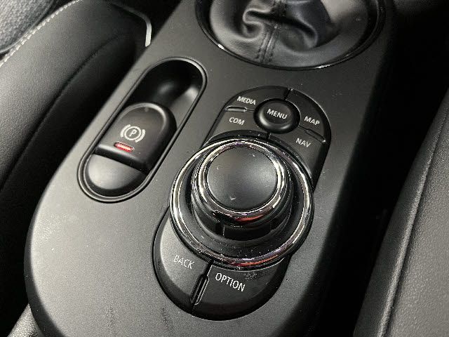 BMW MINI COOPER D 5DOOR 2021 Image 31