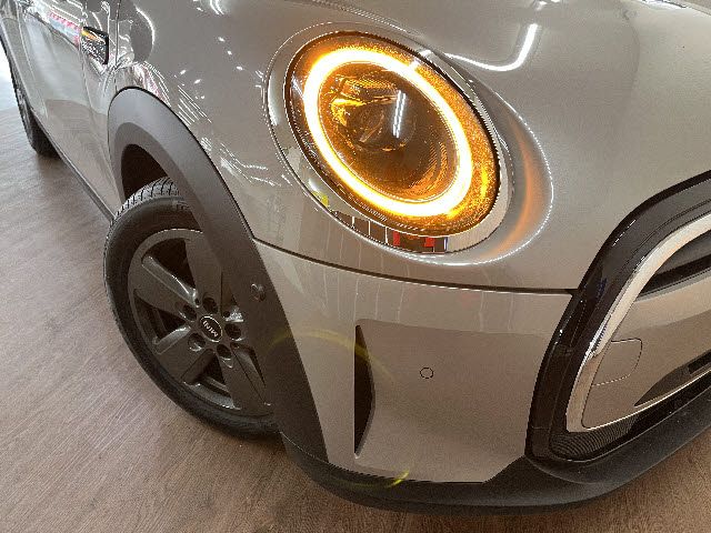 BMW MINI COOPER D 5DOOR 2021 Image 31