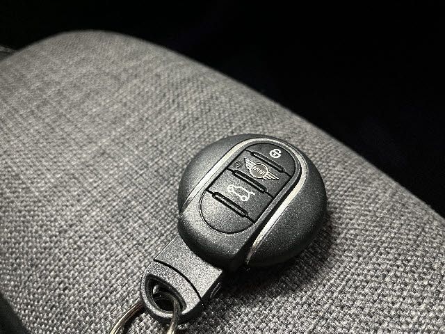 BMW MINI COOPER D 5DOOR 2021 Image 31