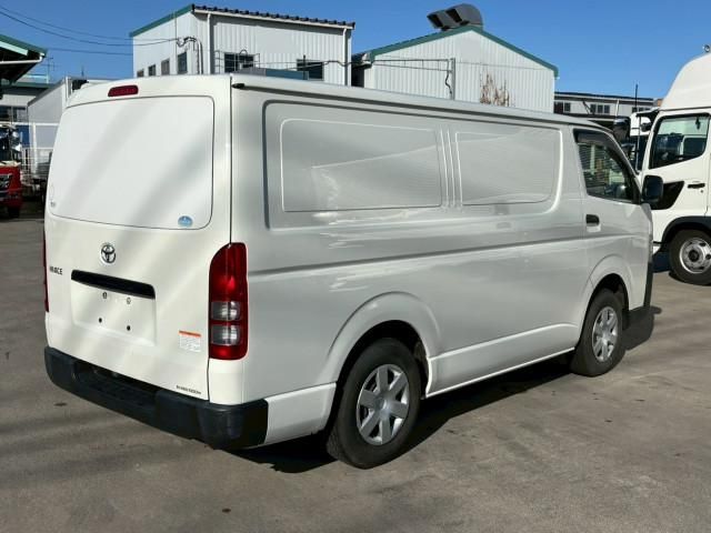 TOYOTA HIACE VAN 4WD 2018 Image 31