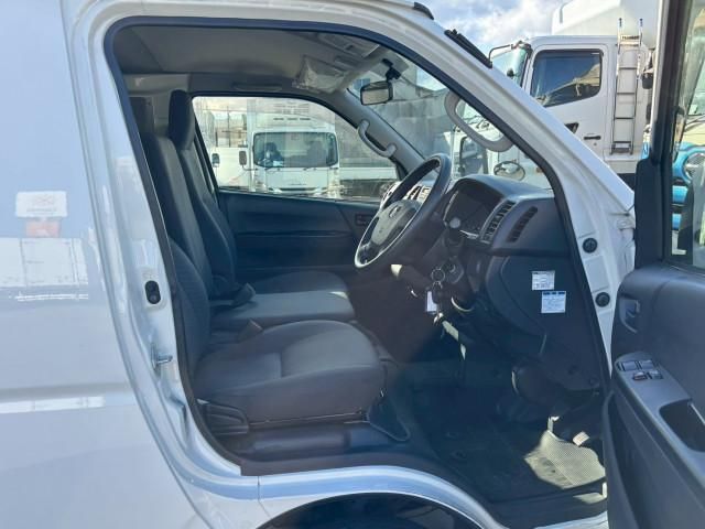 TOYOTA HIACE VAN 4WD 2018 Image 31