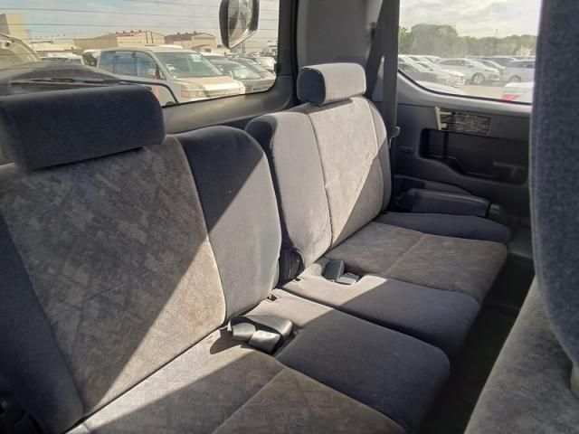 TOYOTA LANDCRUISER PRADO 2000 Image 31