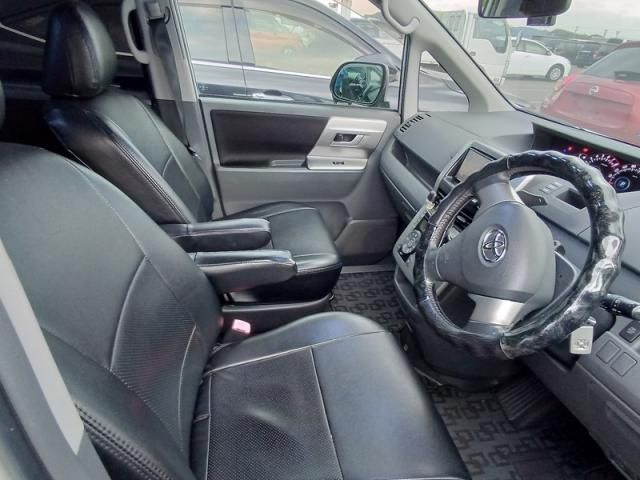 TOYOTA NOAH 2009 Image 31