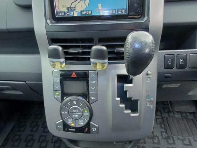 TOYOTA NOAH 2009 Image 31