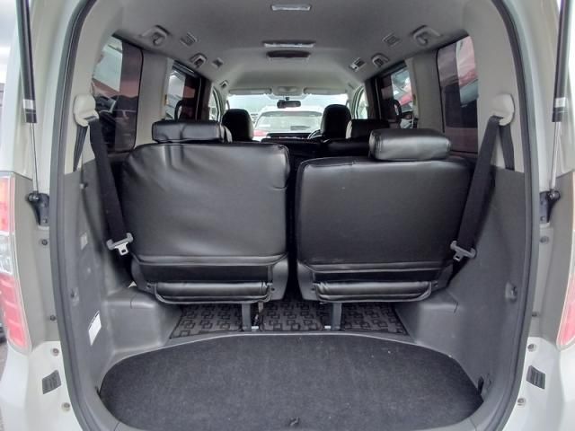 TOYOTA NOAH 2009 Image 31