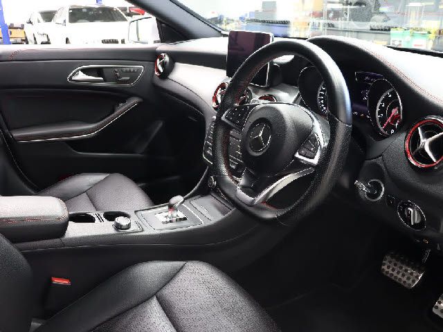 MERCEDES BENZ MERCEDES AMG CLA CLA 2015 Image 31