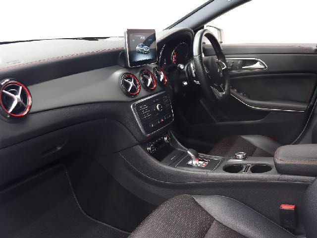 MERCEDES BENZ MERCEDES AMG CLA CLA 2015 Image 31