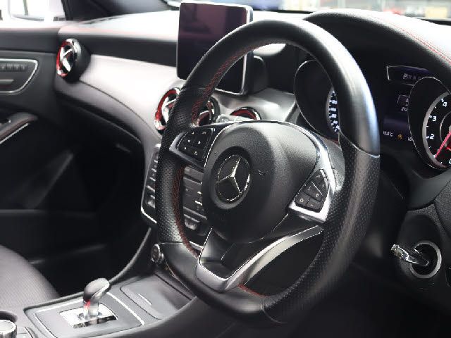 MERCEDES BENZ MERCEDES AMG CLA CLA 2015 Image 31