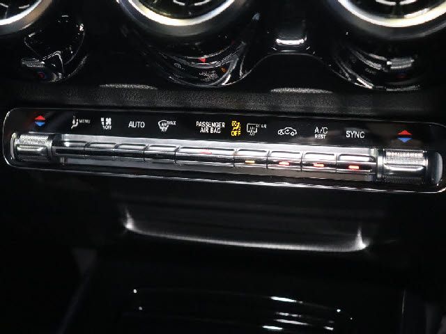 MERCEDES BENZ GLB 2020 Image 31