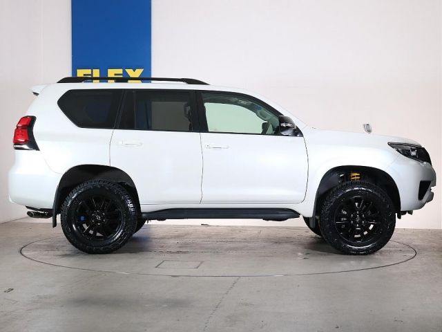 TOYOTA LANDCRUISER PRADO 2022 Image 31