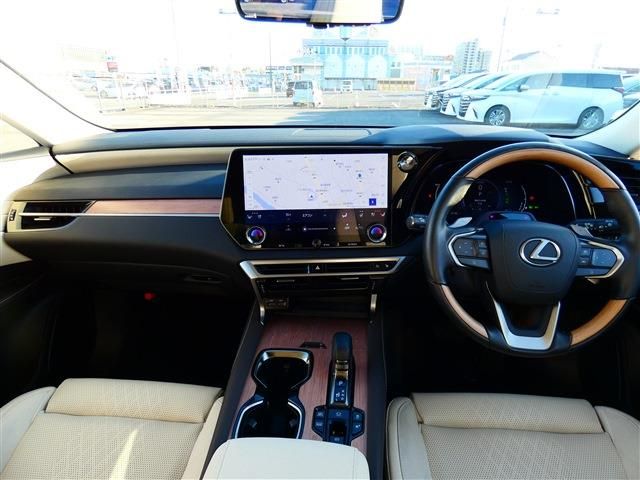 TOYOTA LEXUS RX450H+ 2023 Image 31
