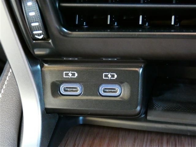 TOYOTA LEXUS RX450H+ 2023 Image 31