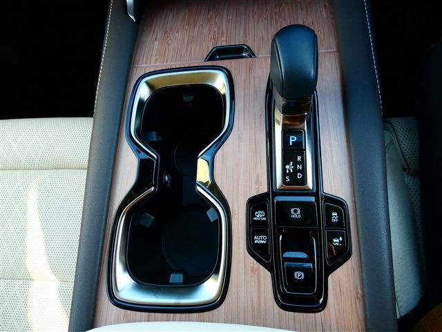 TOYOTA LEXUS RX450H+ 2023 Image 31