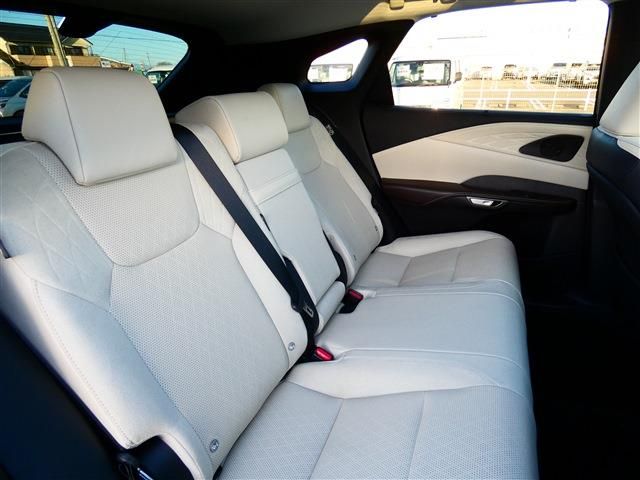 TOYOTA LEXUS RX450H+ 2023 Image 31